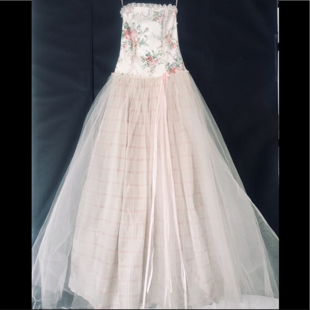 Vintage Bohemian 🌸 Strapless Tulle - Picture 3 of 7